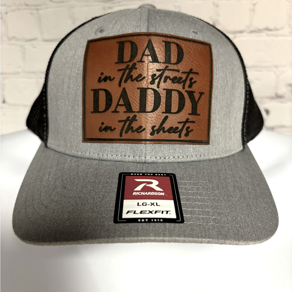 Dad in the street, Daddy in the sheets hat